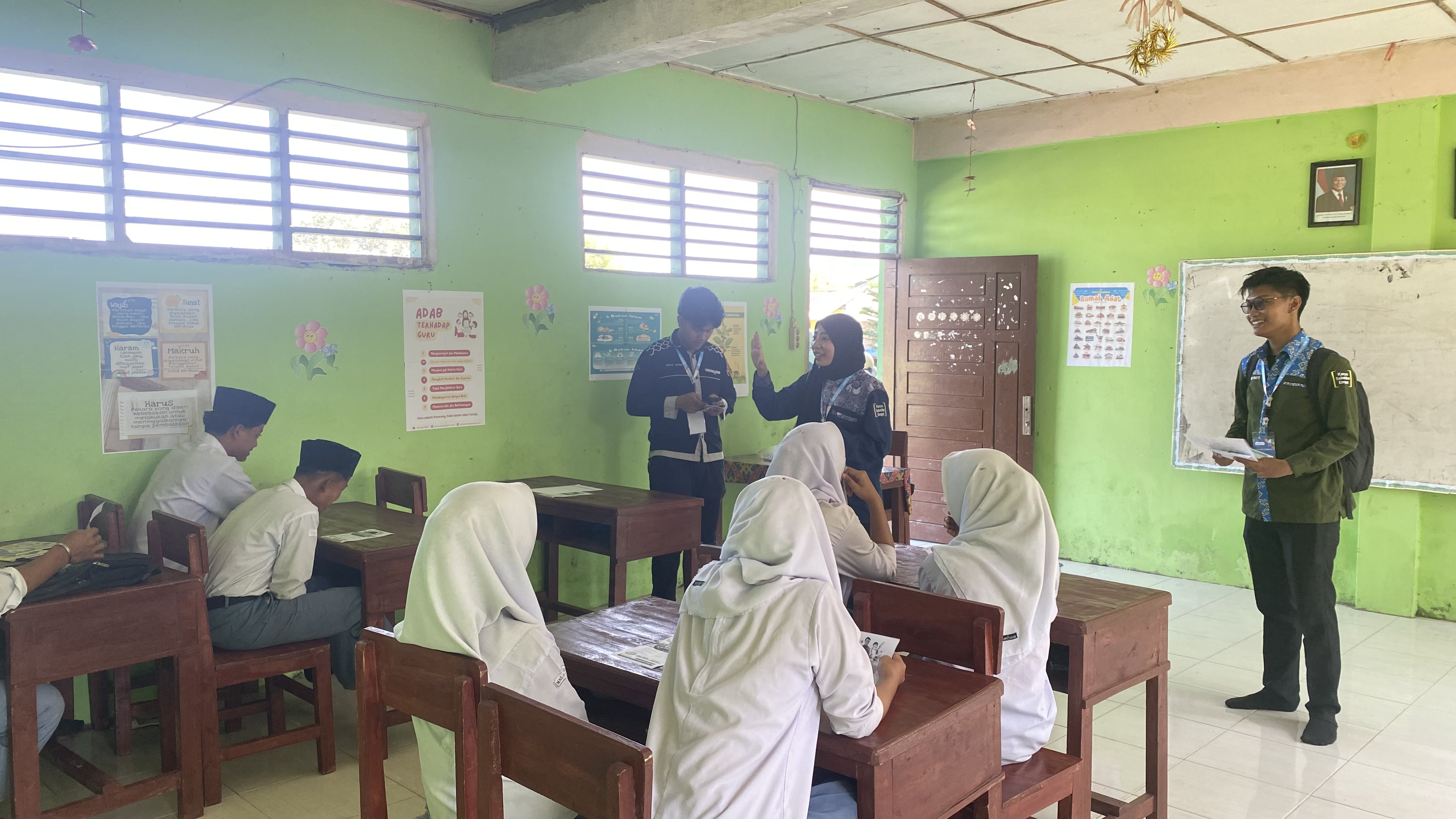 Tim Bimbel Kutaku 2026 melakukan Sosialisasi Bimbel Kutaku sekaligus mengajak Siswa untuk turut menjadi peserta Bimbel Kutaku 2026, demi membantu siswa masuk ke PTN impian